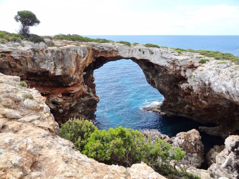 Von Cala Romàntica zur Cala Varques