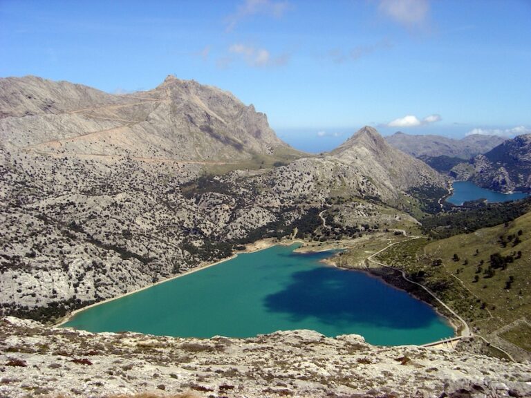 Vom Stausee Cúber zum Kloster Lluc