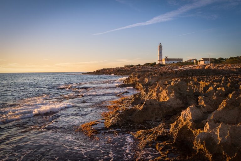 Vom Cap de ses Salines zum Caló des Màrmols